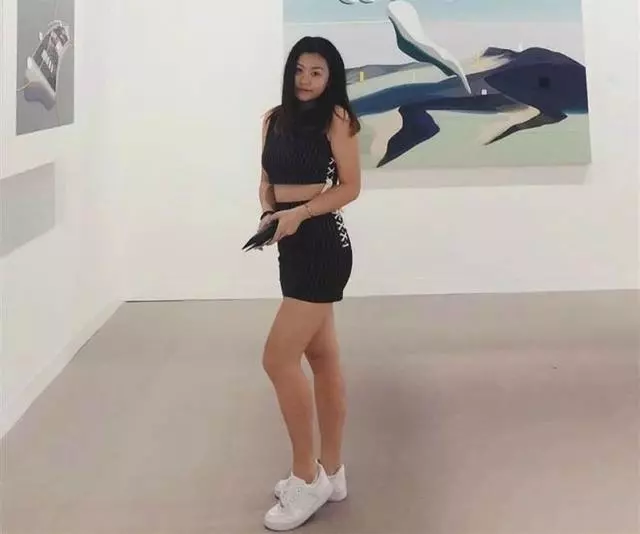 邱淑貞二女兒也長大了,身高比肩姐姐沈月,身材肉感十足長相似爸
