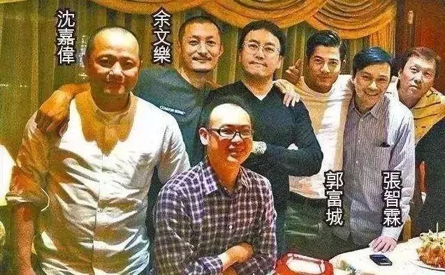 邱淑貞二女兒也長大了,身高比肩姐姐沈月,身材肉感十足長相似爸