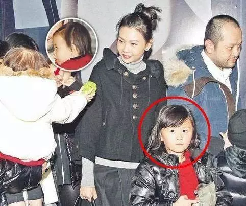 邱淑貞二女兒也長大了,身高比肩姐姐沈月,身材肉感十足長相似爸