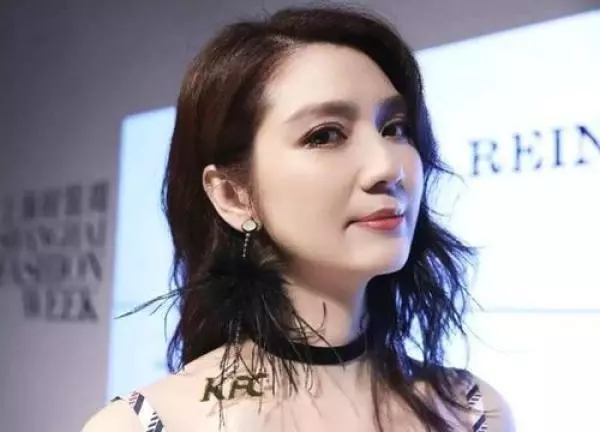 換成短髮的洪欣,少女感瞬間消失,網友卻說:以後留短髮吧!