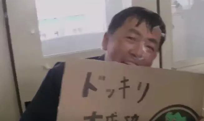 他砸派幫老師慶生,沒想到老師大暴走,學生嚇到冒冷汗,看到最後才發現真是個好老師!