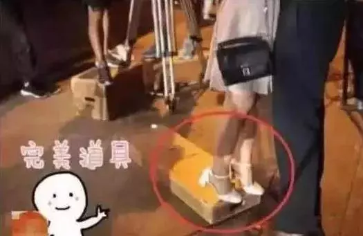 演員們拍攝吻戲時,為什麼只拍上半身?知道真相後讓人哭笑不得!