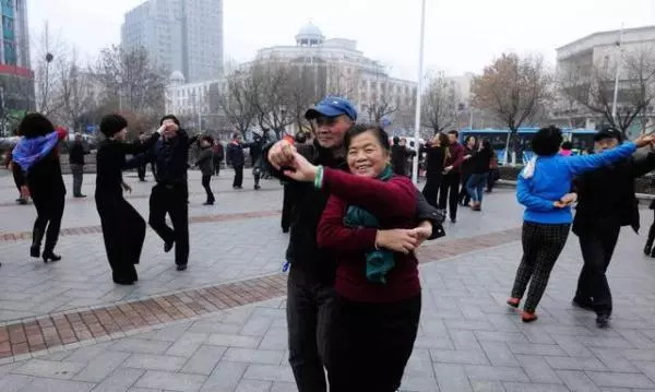 叔叔,你都50多歲了,別再來找我婆婆行嗎,我公公還在醫院呢