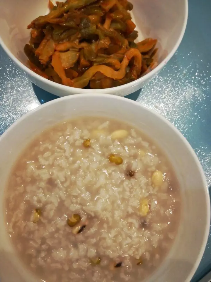 俺懷孕婆婆天天給俺喝稀飯,回娘家抱怨兩句,母親一語驚醒夢中人