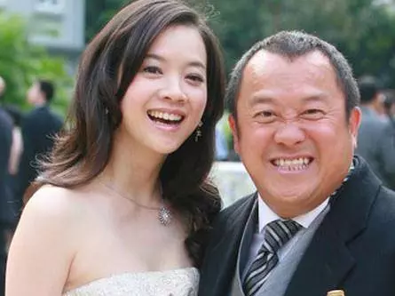 曾志偉前妻,放棄財產淨身出戶,與小十二歲男友分手,現狀悲慘!