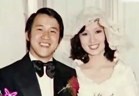 曾志偉前妻,放棄財產淨身出戶,與小十二歲男友分手,現狀悲慘!