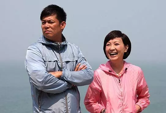 曾志偉前妻,放棄財產淨身出戶,與小十二歲男友分手,現狀悲慘!