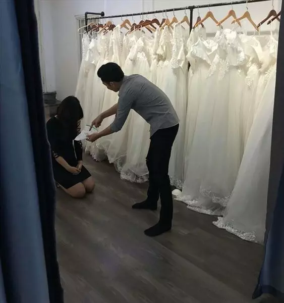 驚見處女膜修補單 準新郎當場劈腿新娘