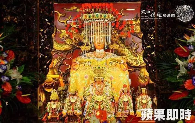 朝聖遶境還嫌累!他甩掉大甲媽「反正沒人看到」直接抄近路 午餐吃甜粽「一打開粽葉」趕緊拿香道歉