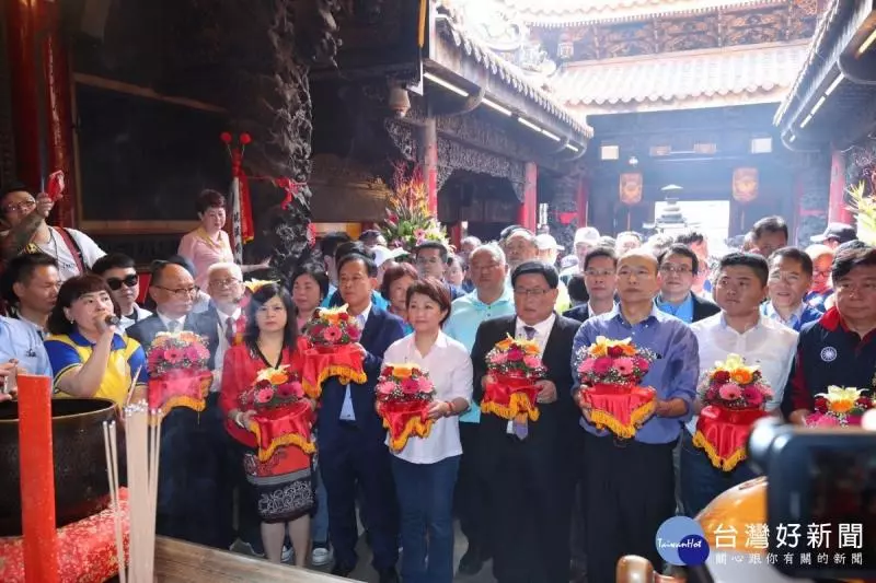 朝聖遶境還嫌累!他甩掉大甲媽「反正沒人看到」直接抄近路 午餐吃甜粽「一打開粽葉」趕緊拿香道歉
