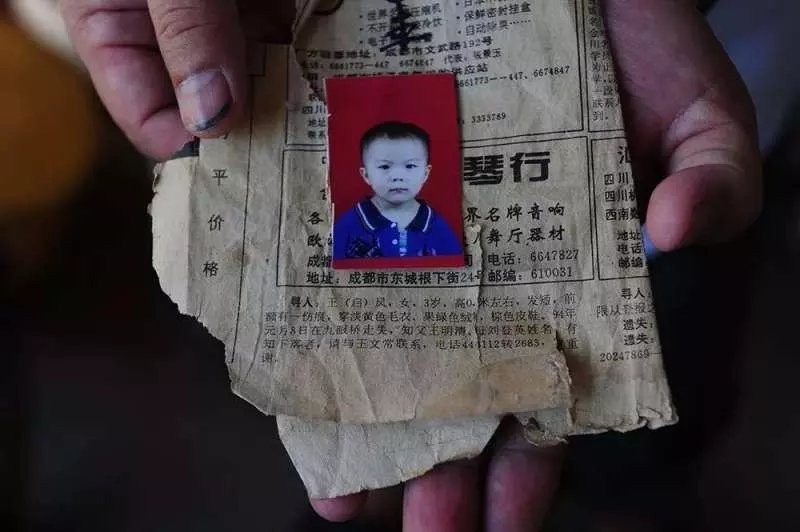 孩子失蹤「父親改當司機」只盼女兒有天坐上車!堅持24年「愛女終於出現」卻...太感人了!