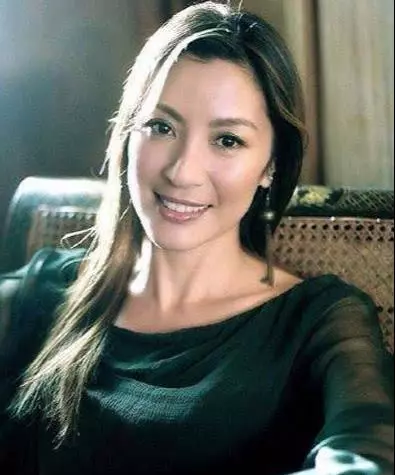 曾給梅艷芳扶靈,一婚僅當三年闊太,今與大17歲的富豪戀愛多年