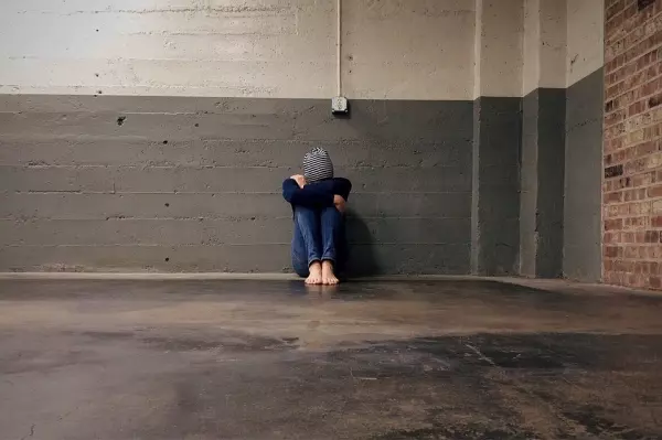 女友想不開,「拳頭緊握男友生辰八字」身亡!一個月後負心男友下場超恐怖!
