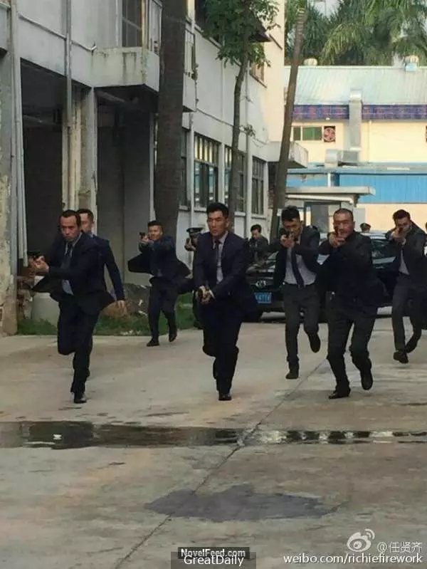 50歲的任賢齊兒女顏值高到爆表,一看見他妻子,讓人驚訝!