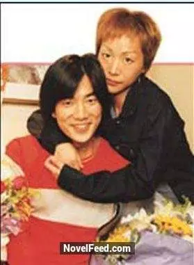 50歲的任賢齊兒女顏值高到爆表,一看見他妻子,讓人驚訝!