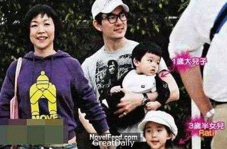 50歲的任賢齊兒女顏值高到爆表,一看見他妻子,讓人驚訝!