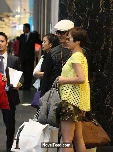 50歲的任賢齊兒女顏值高到爆表,一看見他妻子,讓人驚訝!