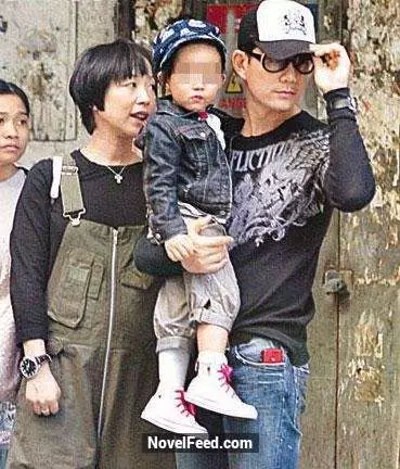 50歲的任賢齊兒女顏值高到爆表,一看見他妻子,讓人驚訝!