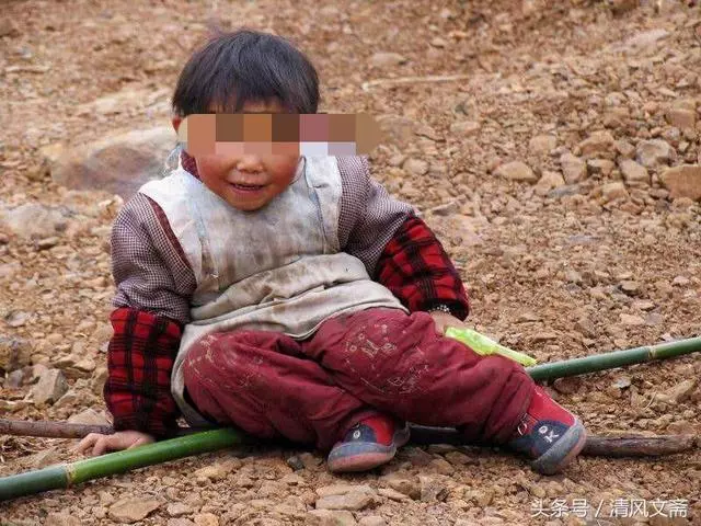 姐姐遠嫁窮人,半夜給母親匯十萬養老,弟弟大喊:快報警,要出事