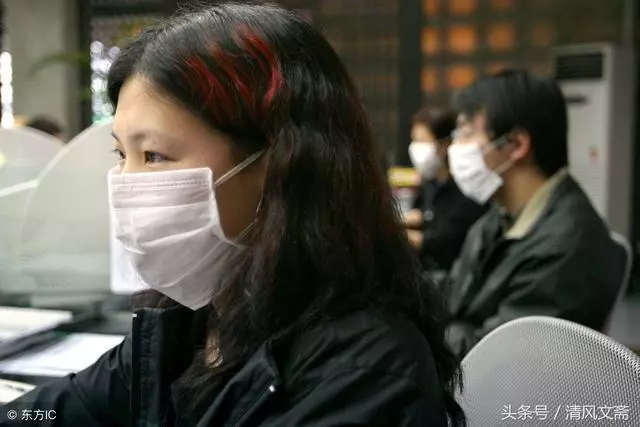 姐姐離家9年回來參加弟弟婚禮,農村母親含淚說當年是她逼走女兒