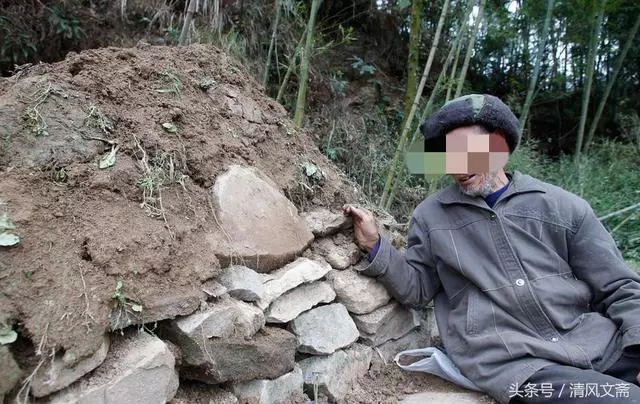 農村母親城裡打工,每月給兒子寄錢,孩子高考後才知媽媽早已去世