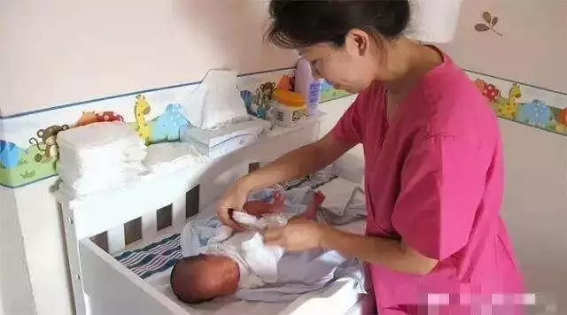 兒媳和女兒同時坐月子,這位婆婆的做法,連產科醫生都誇讚