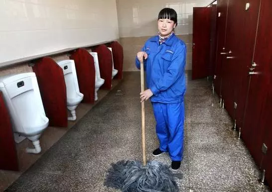 婆婆做保潔每月貼補兒子家兩千,去看孫子兒媳給吃了「小灶」