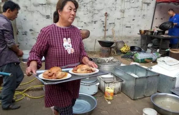 婆婆出院住在我家調養,聽到小姑子和老公對話,我把她趕了出去