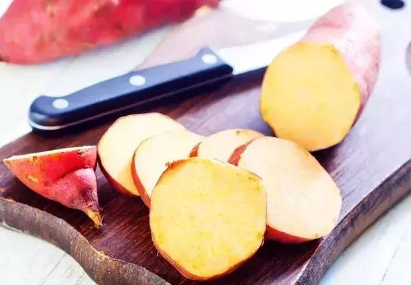 通便比香蕉還厲害!這「2黃2紅1黑」五種食物,試過的人都說靈