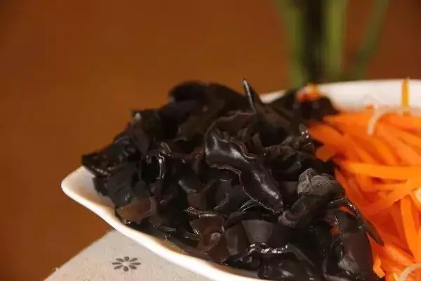 通便比香蕉還厲害!這「2黃2紅1黑」五種食物,試過的人都說靈