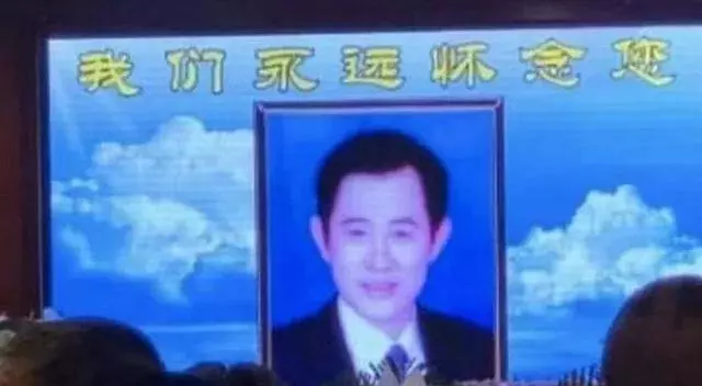 一路走好!李連傑家傳來噩耗,家人傷心欲絕,在北京八寶山設靈堂