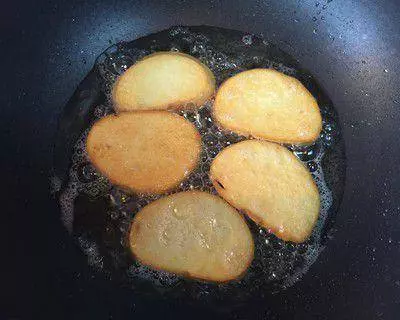 炸饅頭片時,萬萬不要只裹蛋液,多加這1步,外酥里軟不吸油!