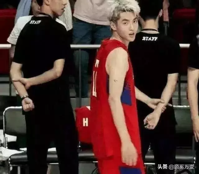 明星那些罕見的「錯位照」, 簡直神角度!保證讓你看完笑得肚子疼!