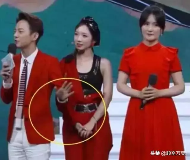明星那些罕見的「錯位照」, 簡直神角度!保證讓你看完笑得肚子疼!