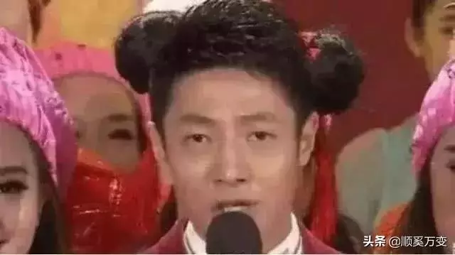 明星那些罕見的「錯位照」, 簡直神角度!保證讓你看完笑得肚子疼!