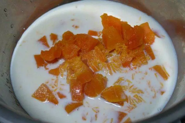 南瓜發糕好吃不難做,按照這個做法來,手不沾面,口感鬆軟不粘牙,好吃不上火,孩子說比蛋糕香