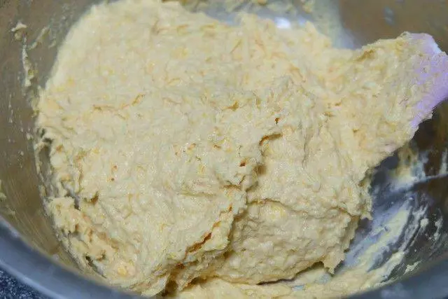 南瓜發糕好吃不難做,按照這個做法來,手不沾面,口感鬆軟不粘牙,好吃不上火,孩子說比蛋糕香