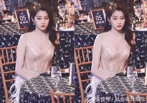 關曉彤活動內場照曝光,腰圍和身材不成正比,真實不可多得的身材