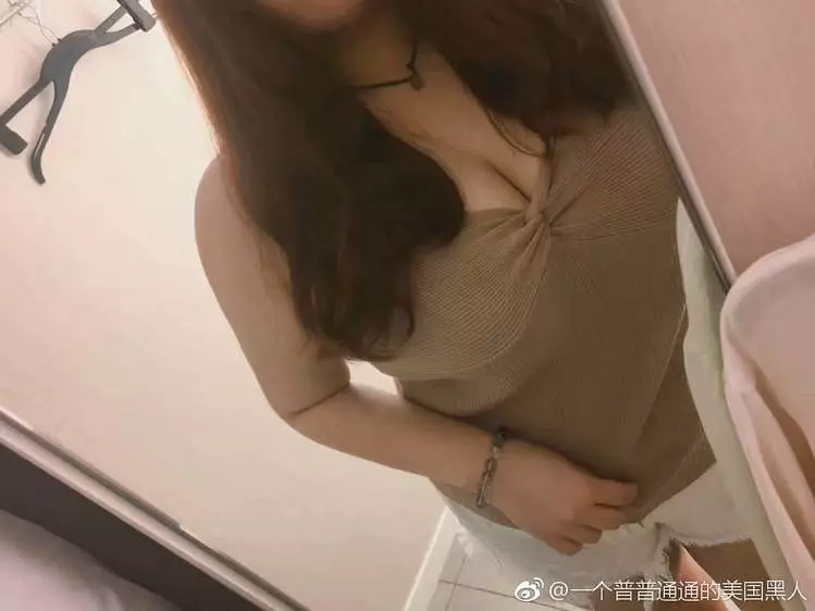 男子夜深約到「雪球妹」超high 想不到見到「3D本尊」後卻只敢含淚躲廁所...