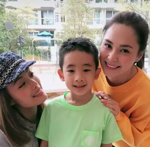 【TWINS想合照都被刁難?!】Jasper一句話婉拒合照,讓阿SA哭笑不得!網贊爆:應采兒教得好!