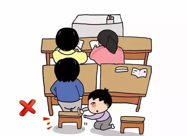 印度「救雞心切」照片爆紅網路,男孩手拿鈔票希望醫生救雞一命
