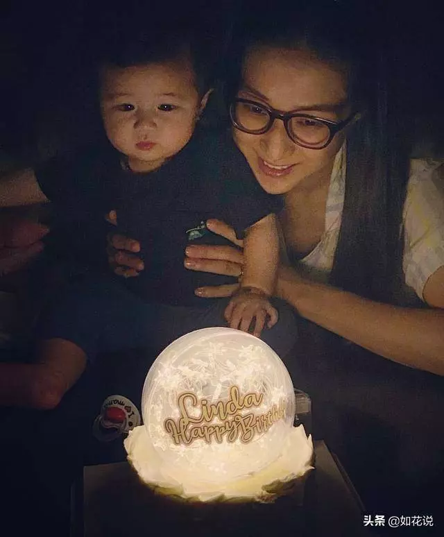鍾嘉欣生日曬母子合照,半歲Jared顏值飆升,撞臉胡杏兒兒子