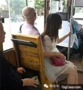 31張照片讓我笑抽了!尤其是第22張,妹子在家裡睡成這樣...看到差點硬了!