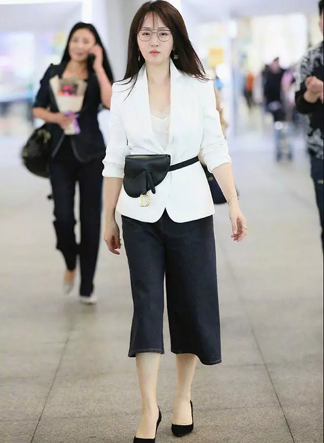 楊鈺瑩真會穿!4套私服優雅大氣,配色溫婉減齡,哪像48歲阿姨