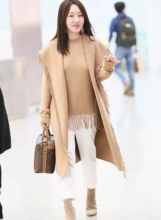 楊鈺瑩真會穿!4套私服優雅大氣,配色溫婉減齡,哪像48歲阿姨