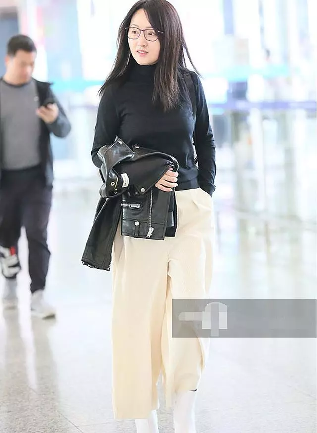 楊鈺瑩真會穿!4套私服優雅大氣,配色溫婉減齡,哪像48歲阿姨