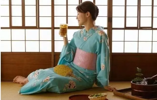 為何日本人喜歡睡地板,不喜歡睡床鋪呢?導遊:有3個原因!