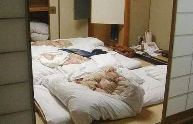 為何日本人喜歡睡地板,不喜歡睡床鋪呢?導遊:有3個原因!