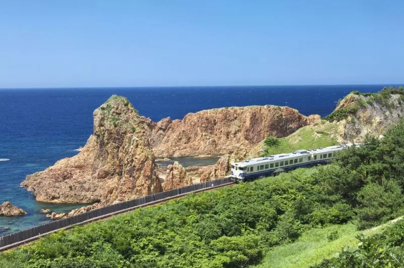 全日本可以看見海的鐵路線10選,美到想中途下車!