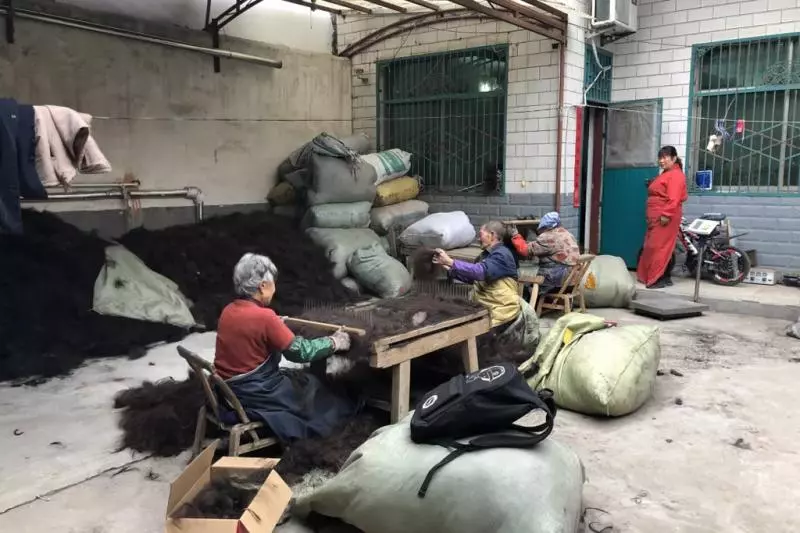 靠棺材、假髮、情趣內衣征服世界,名不經傳的中國小鎮火啦!
